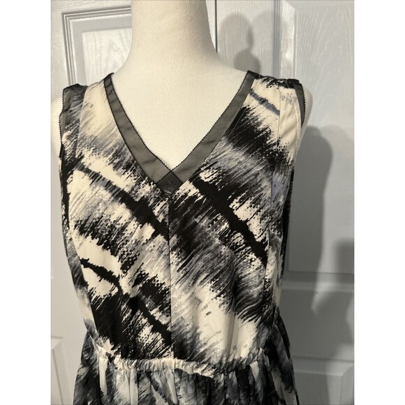 Vera Wang Black & White Sleeveless Art Stripe Dress - Size M Flowy Sheer Layered - Picture 2 of 11